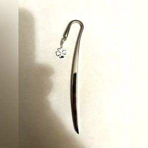 UNIQUE 4 LEAF CLOVER BOOK MARKER